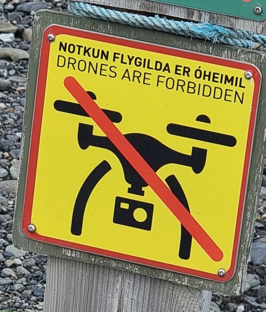 latać dronem na Islandii - zakaz lotów