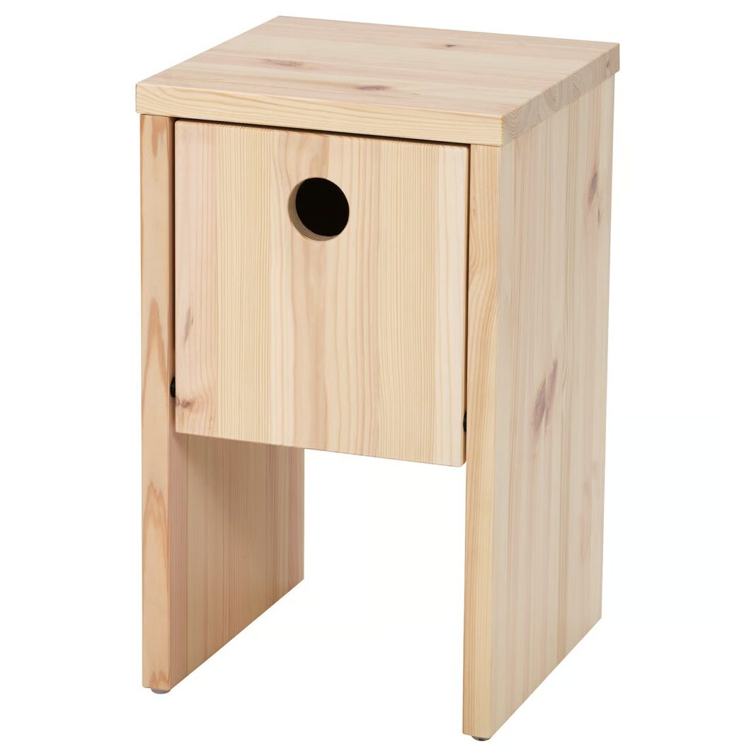 IKEA PS 2026 Stolik nocny - sosna z drzwiami uchylnymi 30x30x50 cm