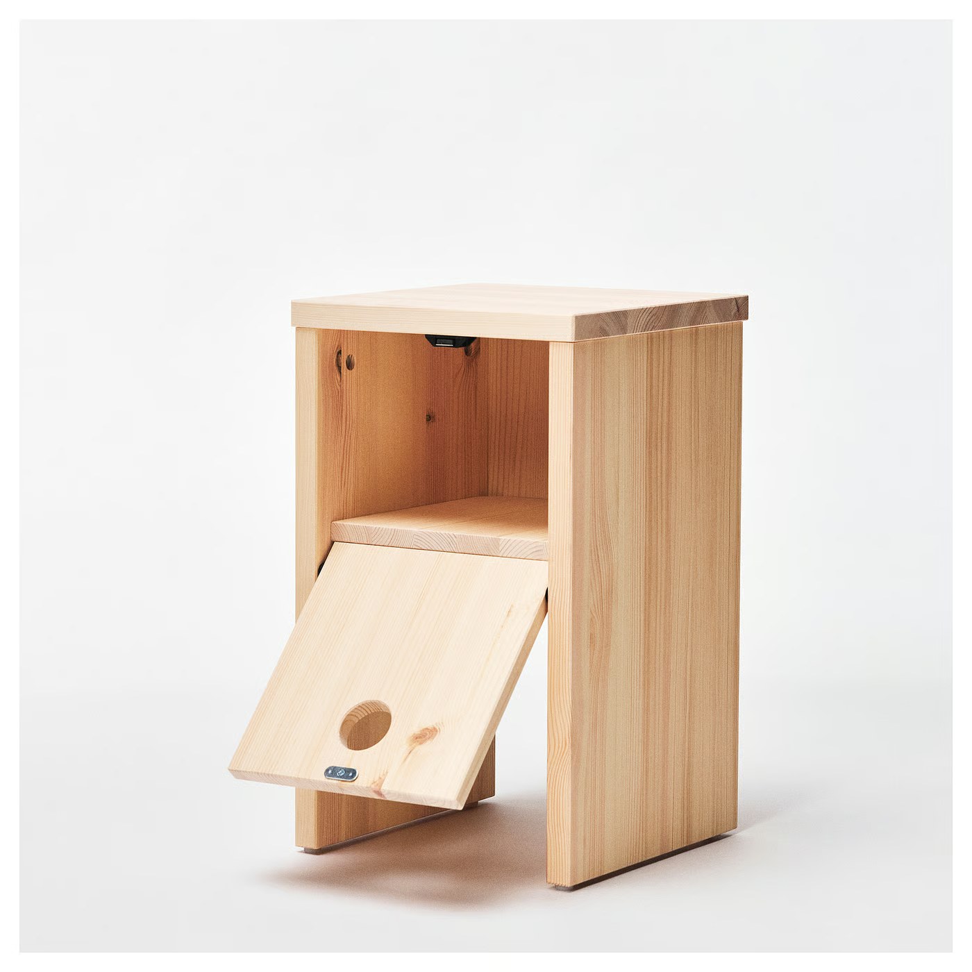 IKEA PS 2026 Stolik nocny - sosna z drzwiami uchylnymi 30x30x50 cm